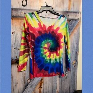 Rainbow Tye Dye light weight Top w/collar accent.
